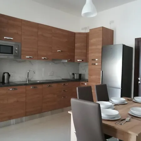 The Premier - Fully Airconditioned - Ample Parking *