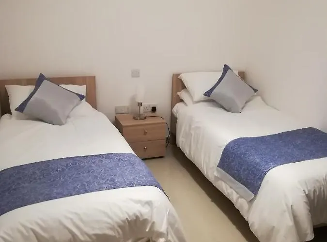 The Premier - Fully Airconditioned - Ample Parking Appartamento