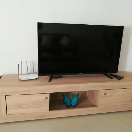 The Premier - Fully Airconditioned - Ample Parking *