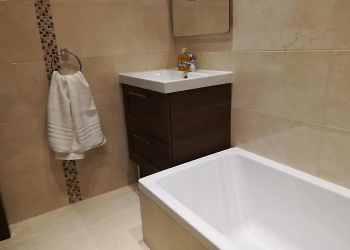 The Premier - Fully Airconditioned - Ample Parking * Naxxar